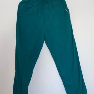 Landau hunter green scrub pants in size medium.